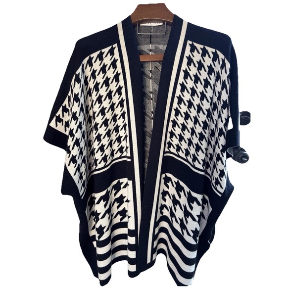 Trina Turk Black And White Shrug Poncho One Size 100% Merino Wool Houndstooth - Picture 1 of 10